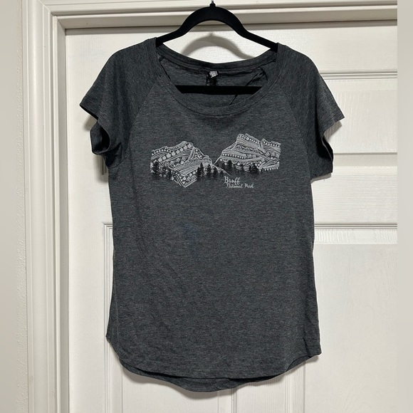 Banff National Park Women's Gray T-Shirt Size M - Picture 1 of 5